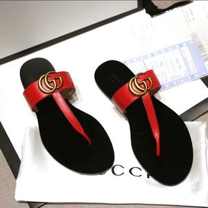Gucci sandals ( Size 8)